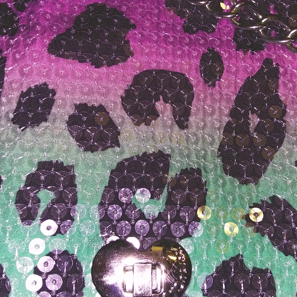 Betseyville cheetah purse - Picture 2 of 14